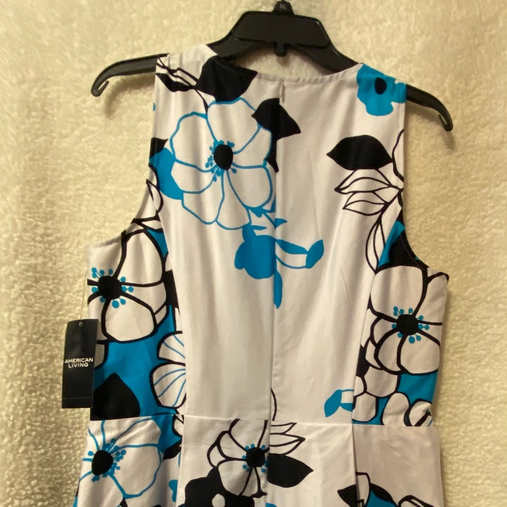 Sleeveless floral dress